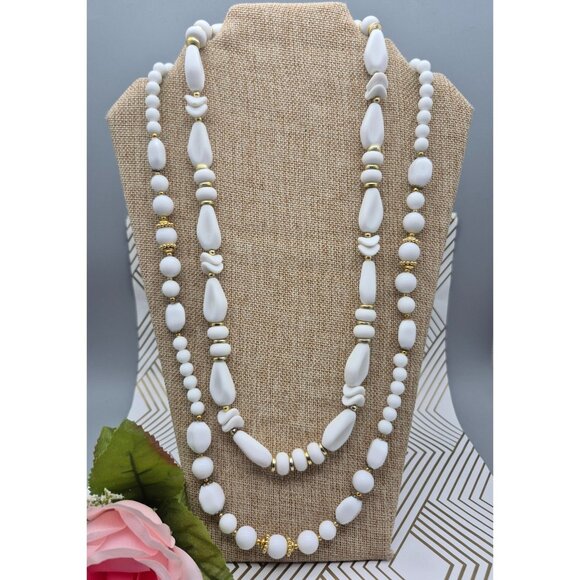 Vintage Lot of 2 White & Gold Tone Beaded Necklaces Elegant Layering 24" & 28" - Picture 2 of 10